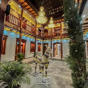 Hotel & Rooftop King Experience By David